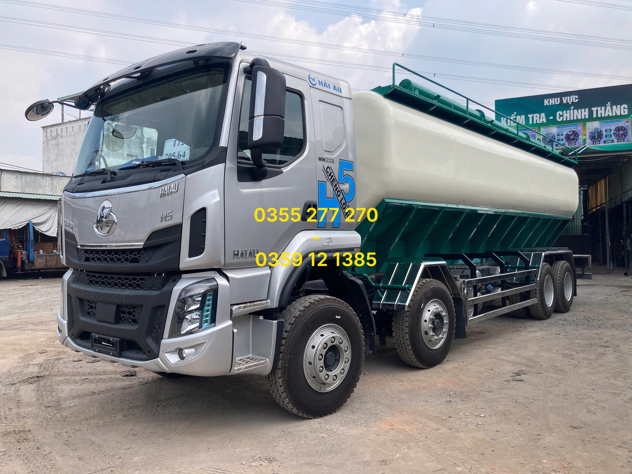 Xe bồn chở cám HCM