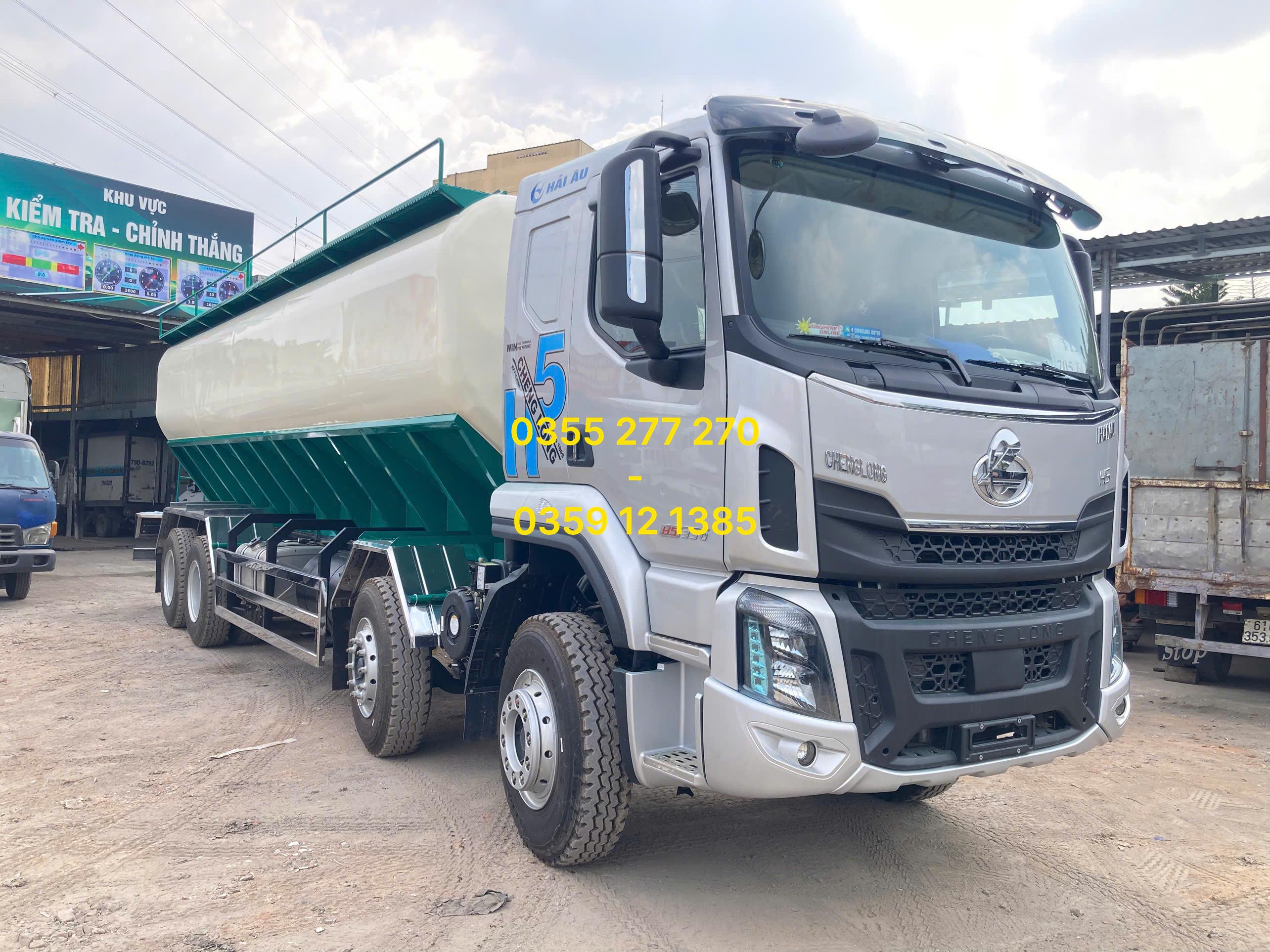 Xe bồn chở cám HCM