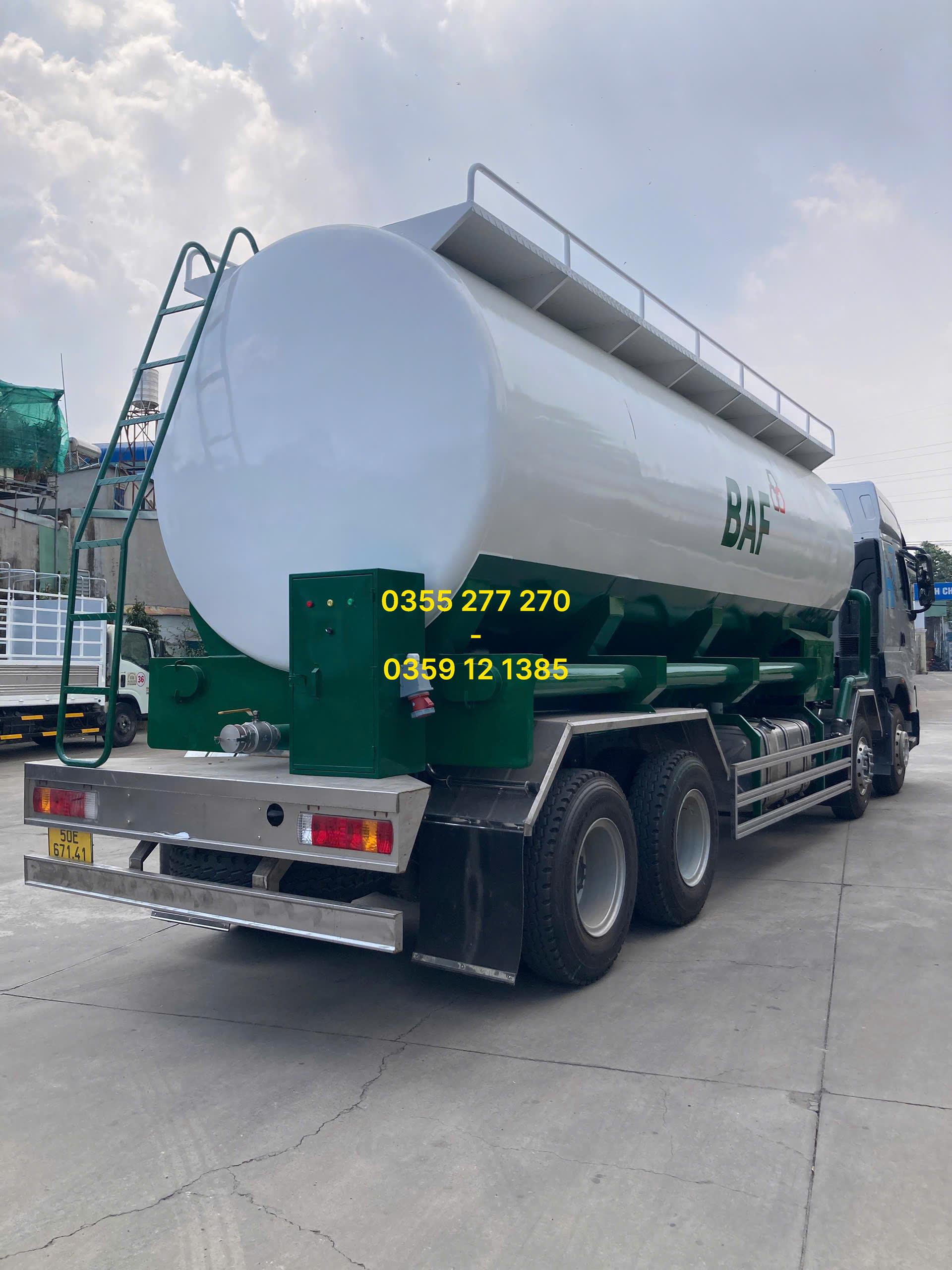 Xe bồn chở cám HCM