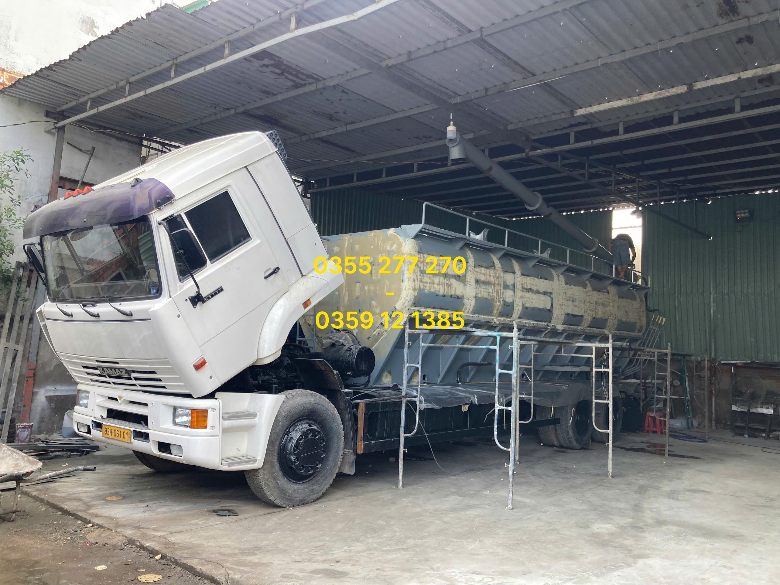 xe bồn chở cám giá rẻ' xe bồn chở cám giá tốt' mua xe bồn chở cám giá rẻ' mua xe bồn chở cám giá tốt' xe bồn chở cám Kamaz' xe bồn chở cám Kamaz 65117' Kamaz 65117 bồn chở cám' xe bồn chở cám 3 chân' xe bồn chở cám 6x4' xe bồn chở cám thức ăn chăn nuôi' xe chở cám bồn trục vít' xe bồn chở cám trục vít giá rẻ' đóng bồn chở cám giá rẻ' đóng bồn chở cám thức ăn chăn nuôi' hoán cải xe bồn chở cám' cải tạo xe bồn chở cám Kamaz' giá xe bồn chở cám Kamaz 65117' giá xe bồn chở cám kamaz' xe bồn chở cám đường xấu địa hình khó' xưởng đóng bồn chở cám uy tín'